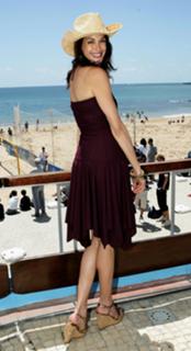 Teri Hatcher feet photo thumbnail