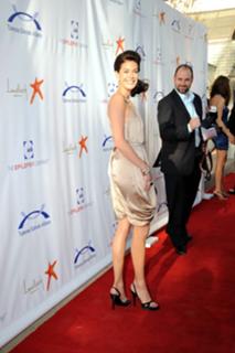 Teri Hatcher feet photo thumbnail