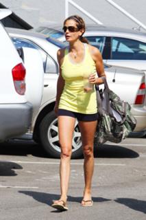 Teri Hatcher feet photo thumbnail