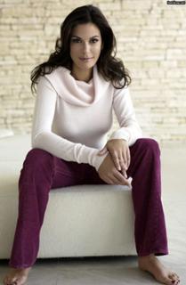 Teri Hatcher feet photo thumbnail