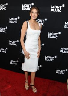 Teri Hatcher feet photo thumbnail