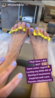 Teri Hatcher feet photo thumbnail