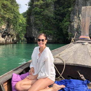 Teri Hatcher feet photo thumbnail