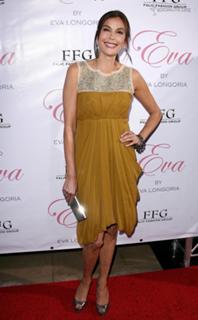 Teri Hatcher feet photo thumbnail