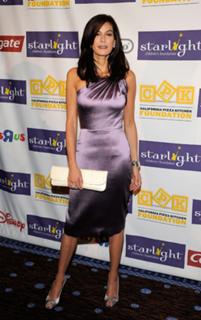 Teri Hatcher feet photo thumbnail