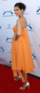 Teri Hatcher feet photo thumbnail