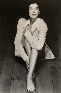 Teri Hatcher feet photo thumbnail
