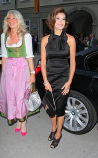 Teri Hatcher feet photo thumbnail