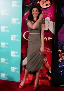 Teri Hatcher feet photo thumbnail