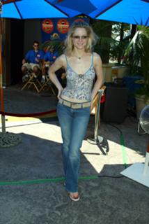 Teri Polo feet photo thumbnail