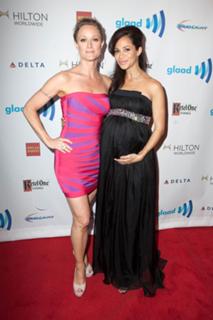 Teri Polo feet photo thumbnail