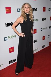 Teri Polo feet photo thumbnail