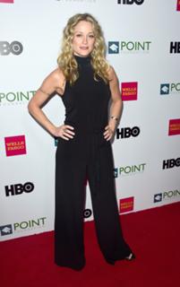 Teri Polo feet photo thumbnail