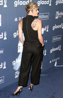 Teri Polo feet photo thumbnail