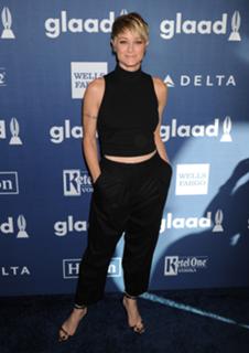 Teri Polo feet photo thumbnail
