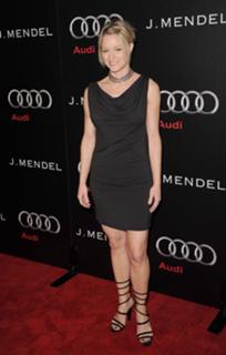 Teri Polo feet photo thumbnail