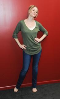 Teri Polo feet photo thumbnail