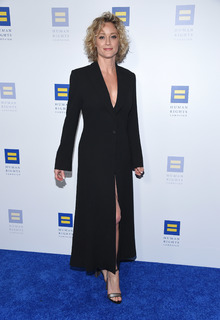 Teri Polo feet photo thumbnail
