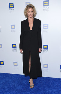 Teri Polo feet photo thumbnail