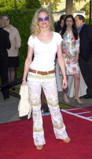 Teri Polo feet photo thumbnail