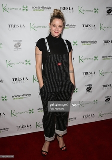 Teri Polo feet photo thumbnail