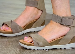 Terri Conn feet photo 13