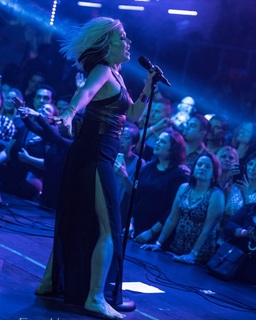 Terri Nunn feet photo 12