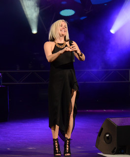 Terri Nunn feet photo 4