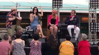 Terry Farrell feet photo thumbnail