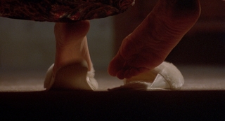 Terry Farrell feet photo thumbnail