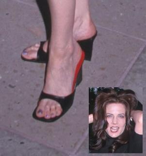 Terry Farrell feet photo thumbnail