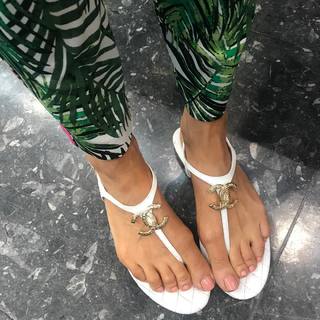 Tess Daly feet photo thumbnail