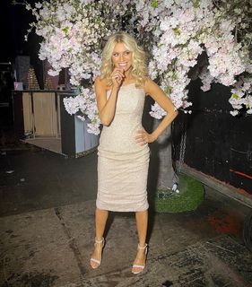 Tess Daly feet photo thumbnail