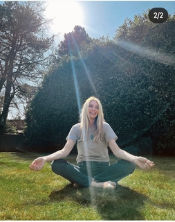 Tess Daly feet photo thumbnail