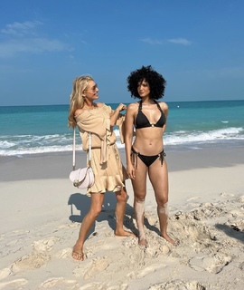 Tess Daly feet photo thumbnail