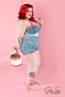 Tess Holliday feet photo 2