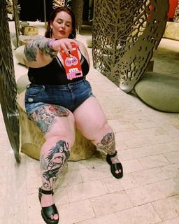 Tess Holliday feet photo 11