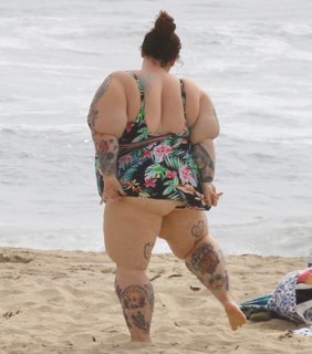 Tess Holliday feet photo 9