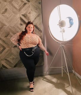 Tess Holliday feet photo 17