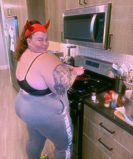Tess Holliday feet photo 13