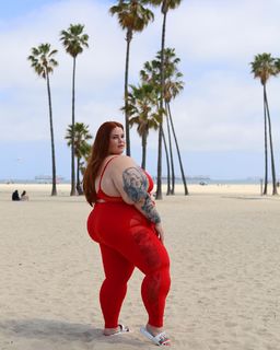 Tess Holliday feet photo 16