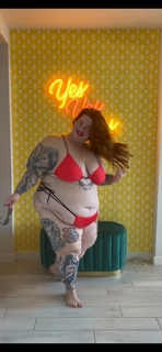 Tess Holliday feet photo 3