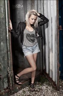 Tess Milne feet photo 3