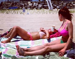 Tess Taylor feet photo 9