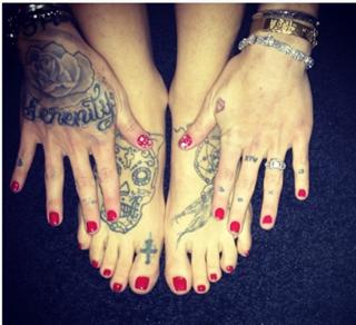 Tess Taylor feet photo 6