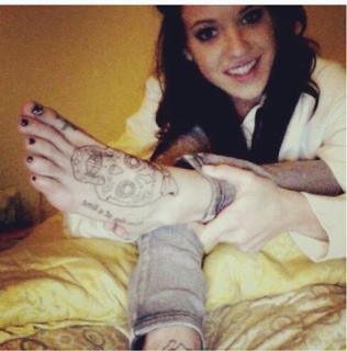 Tess Taylor feet photo 20