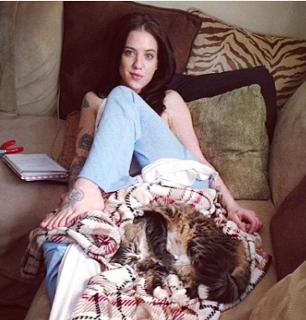Tess Taylor feet photo 14