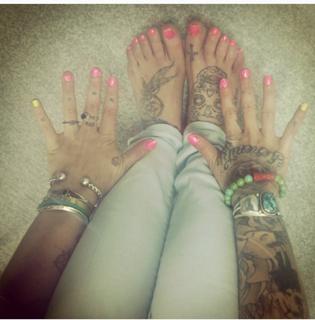 Tess Taylor feet photo 7