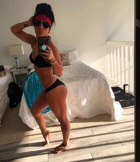 Tessa Blanchard feet photo thumbnail