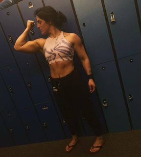 Tessa Blanchard feet photo thumbnail